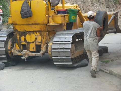 Le bulldozer et le système D