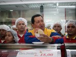 Hugo Chávez en  una arepera socialista