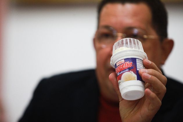 Hugo Chávez présente la crème glacée Coppelia