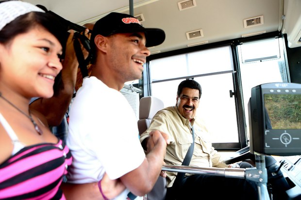 Nicolás Maduro en autobus