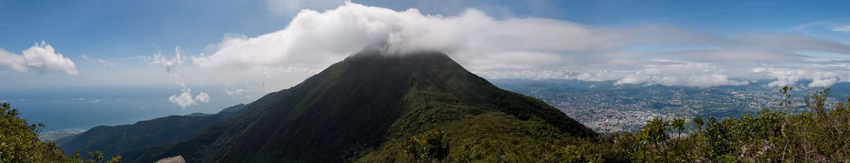 Vue panoramique: Caracas et la mer des Caraïbes