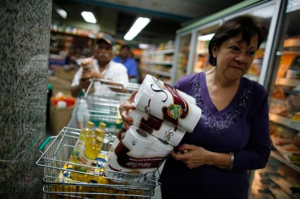 Dans un supermarché de Caracas (photo: Reuters  / Jorge Silva)