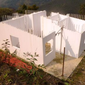 De la maison de carton à la maison de&nbsp;plastique